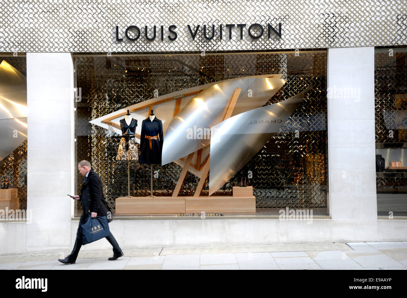 England, UK. Louis Vuitton shop in Street Stock Photo -