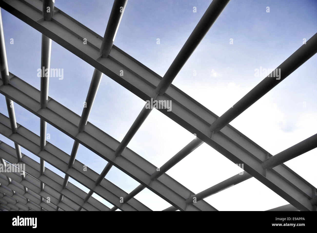 Curved steel roof hires stock photography and images Alamy