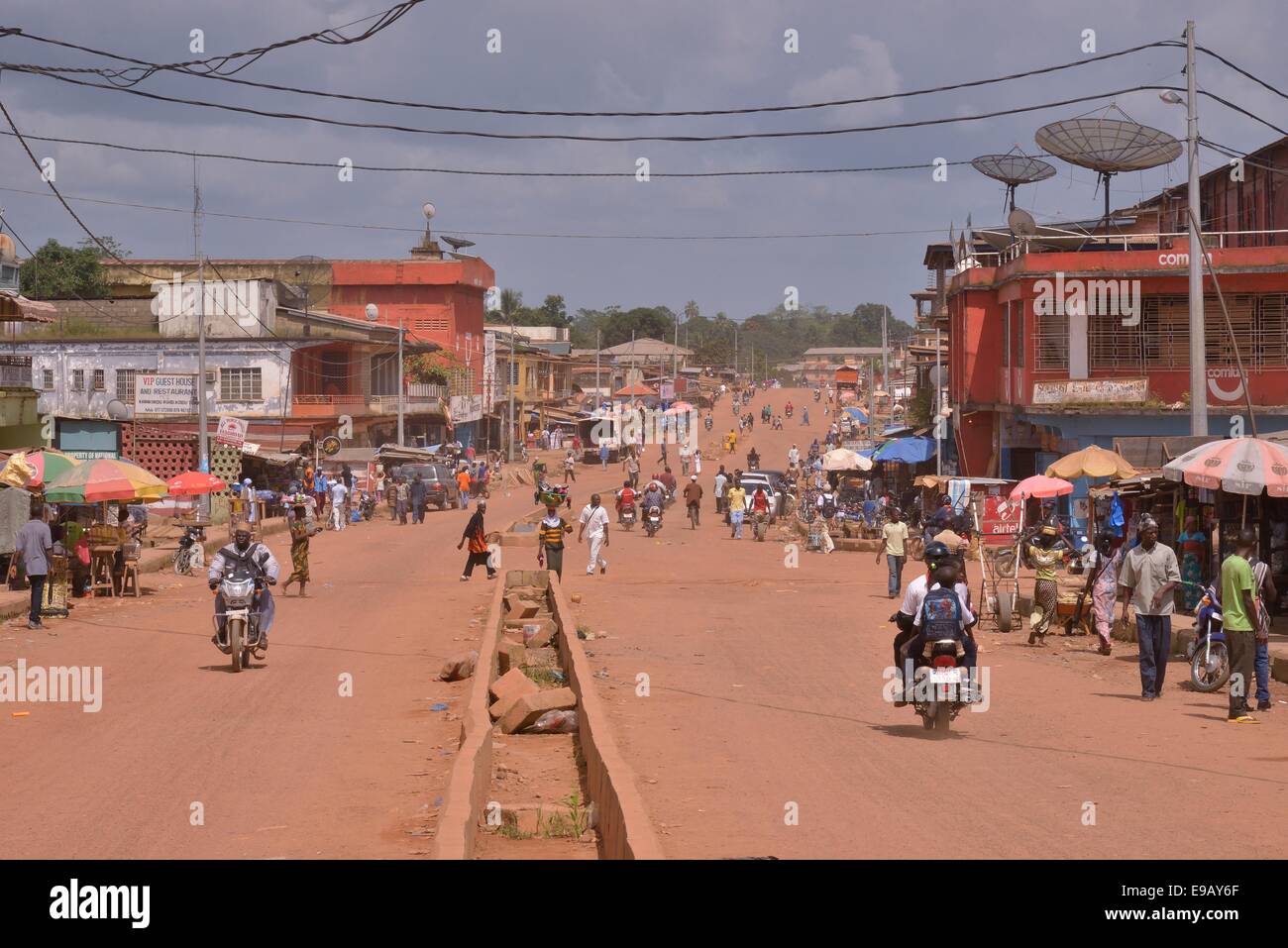 Street scene, Koidu, Koidu-Sefadu, Kono District, Eastern Province, Sierra Leone Stock Photo