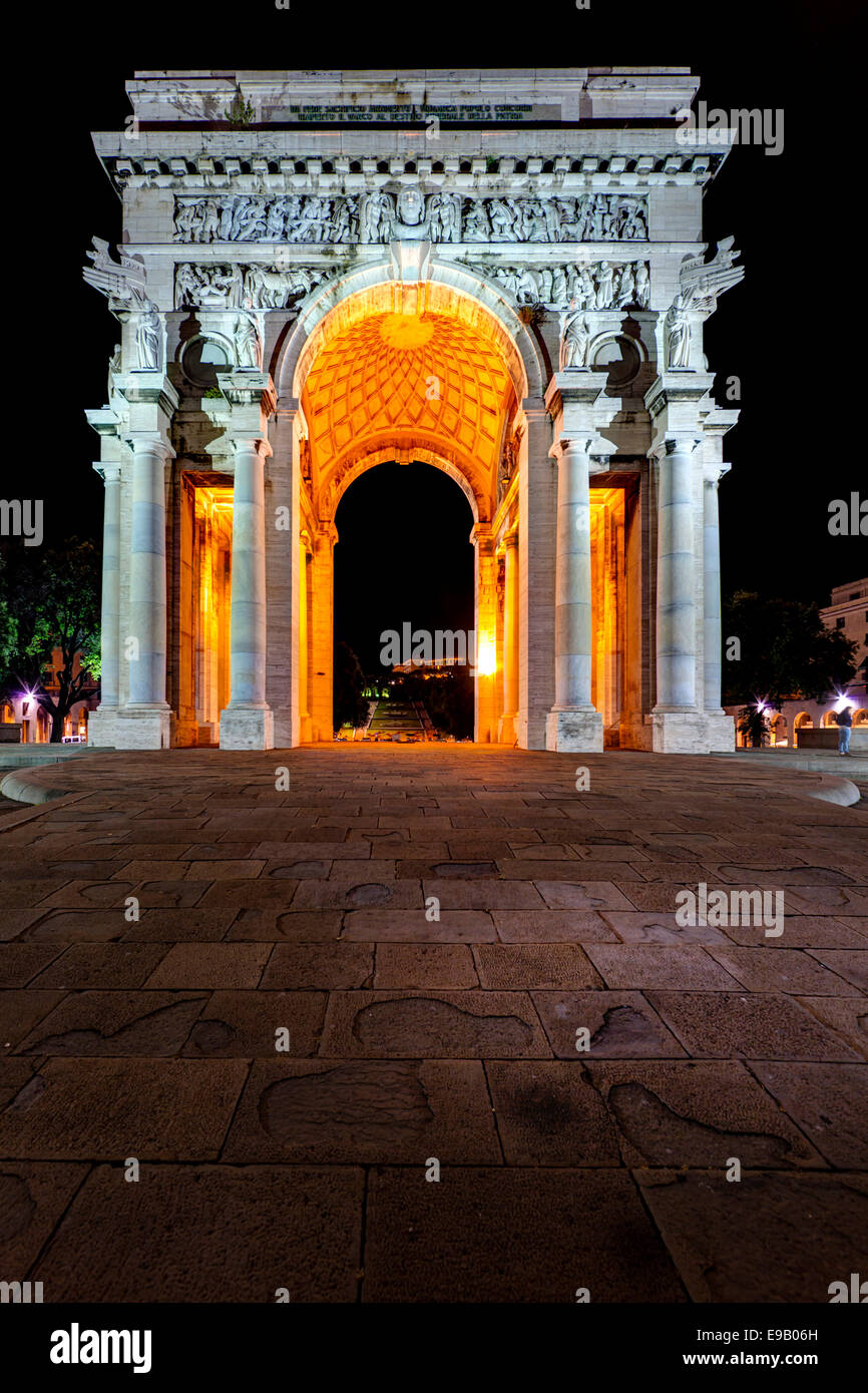 Night scene, Arco della Vittoria triumphal arch Piazza della Vittoria