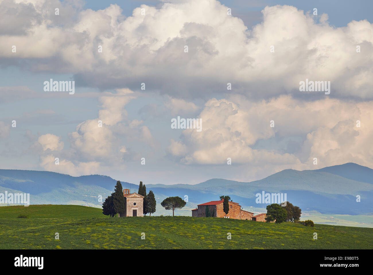 Chapel on a hill, San Quirico d&#39;Orcia, Tuscany, Italy Stock Photo