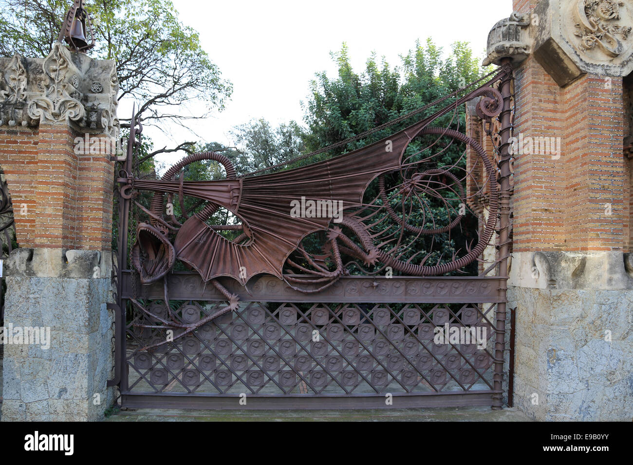 Modernist. Spain. Barcelona. Guell Pavilions.1884-1887. Built  by Antonio Gaudi (1852-1926). The Iron dragon gate. Stock Photo