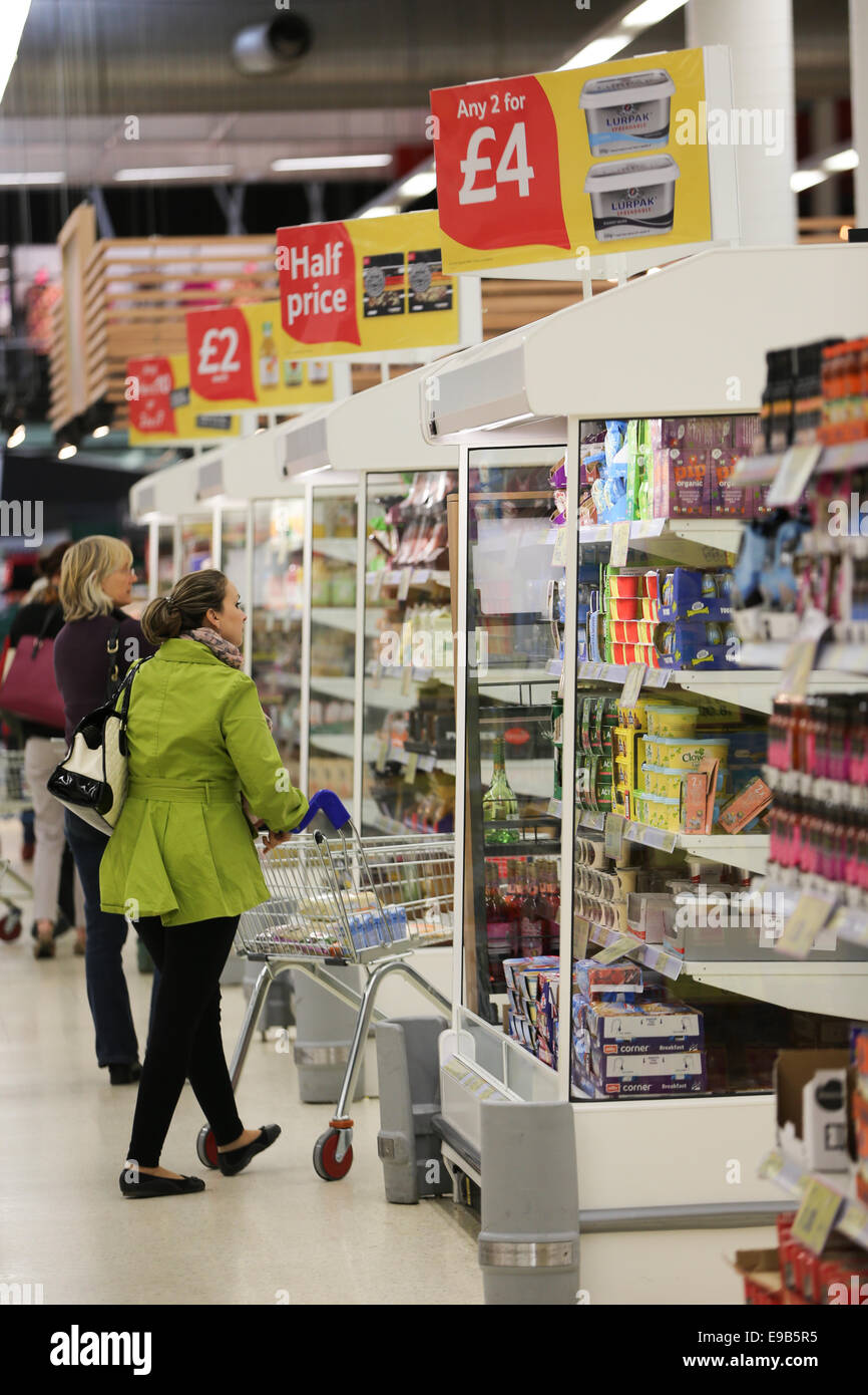 TESCO SUPERMARKET IN BAR HILL CAMBRIDGE Stock Photo Alamy
