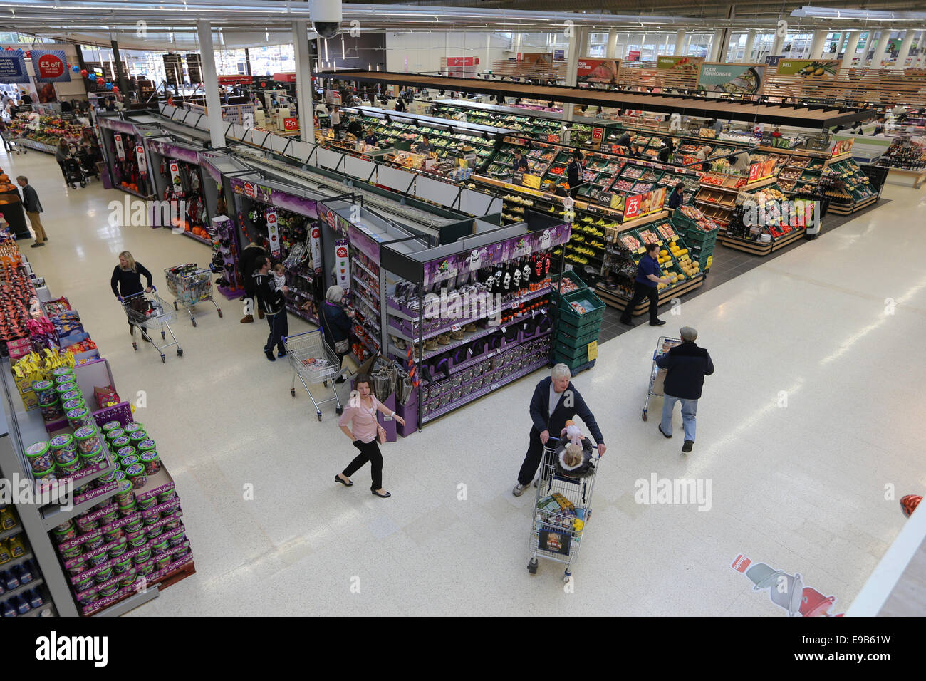 Tesco Large Supermarket High Resolution Stock Photography and Images