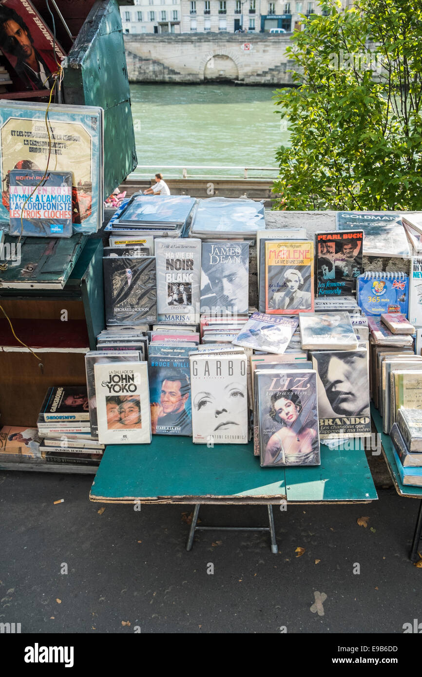 stall of a so called bouquiniste, antiquarian bookseller along the banks of river seine, paris, ile de france, france Stock Photo