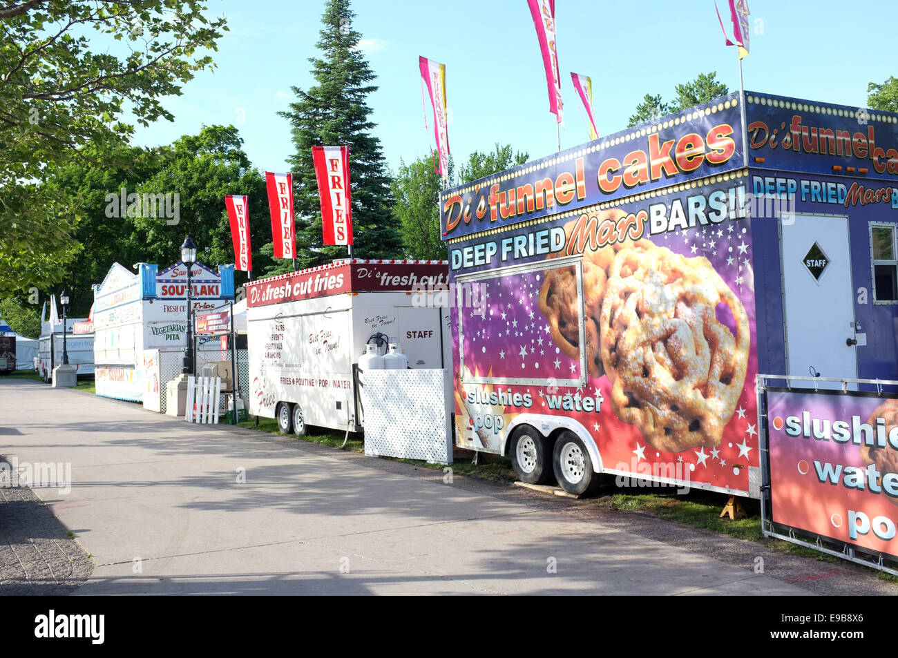 Festival food vans hi-res stock photography and images - Alamy