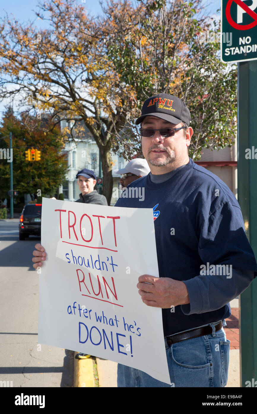 Birmingham, Michigan - People picket the office of David Trott, a prominent foreclosure lawyer, who is running for  Congress. Stock Photo