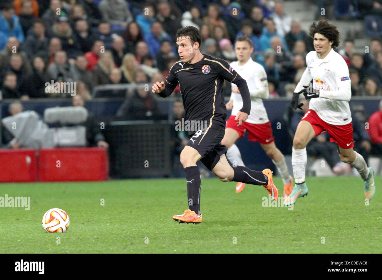 Salzburg, Germany. 23rd Oct, 2014. Zagreb's Angelo Henriquez scores 2-4 during the Europa League match between Red Bull Salzburg and GNK Dinamo Zagreb at Red Bull arena in Salzburg, Germany, 23 October 2014. Credit:  dpa picture alliance/Alamy Live News Stock Photo