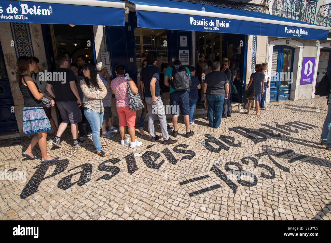 Pasteis de belem queue hires stock photography and images Alamy