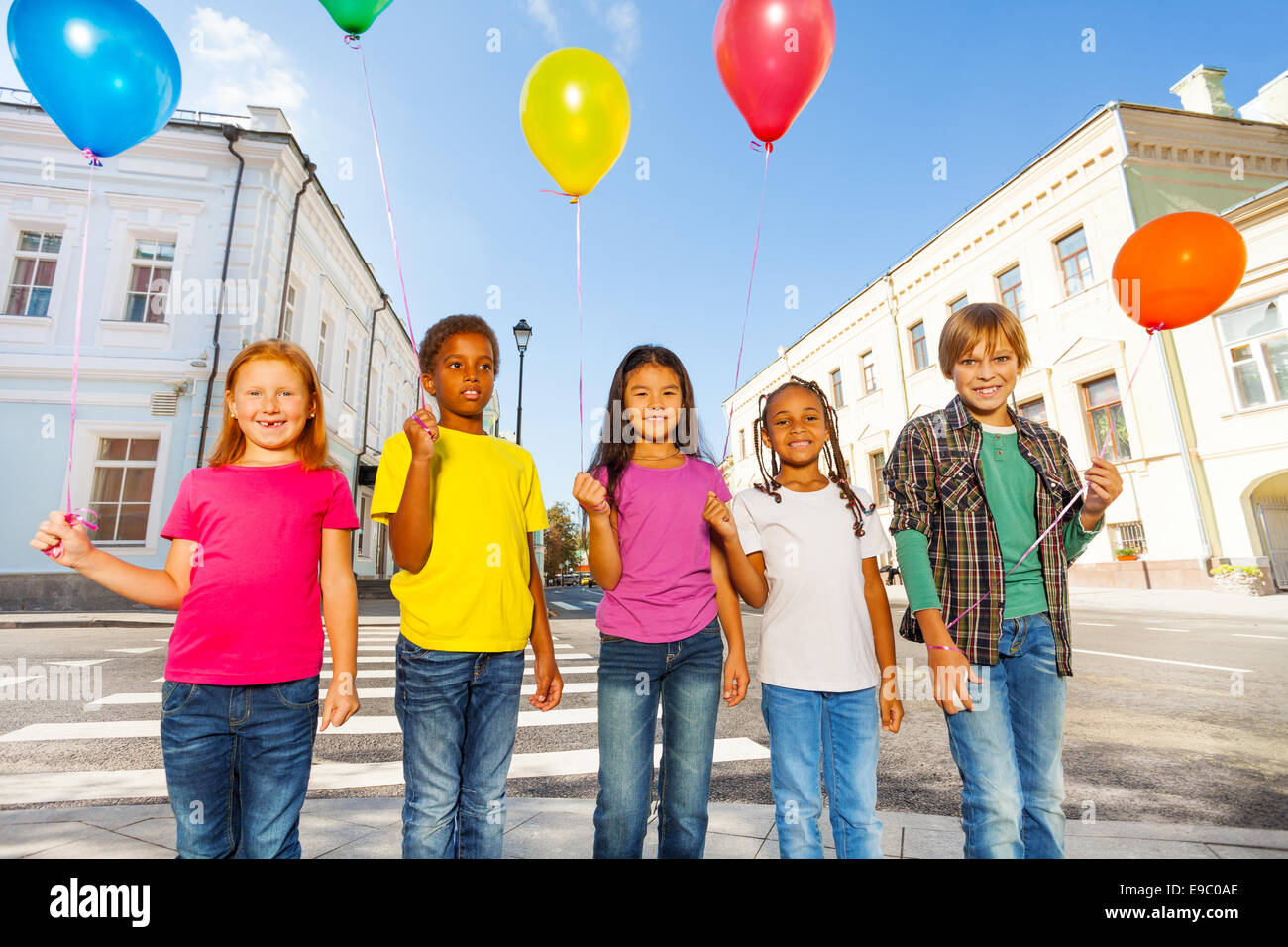 Girl friends holding balloons hi-res stock photography and images - Alamy