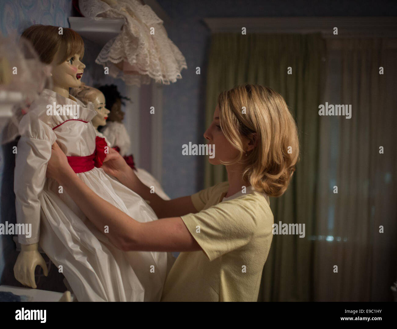 ANNABELLE (2014) ANNABELLE WALLIS JOHN R. (DIR Stock Photo Alamy