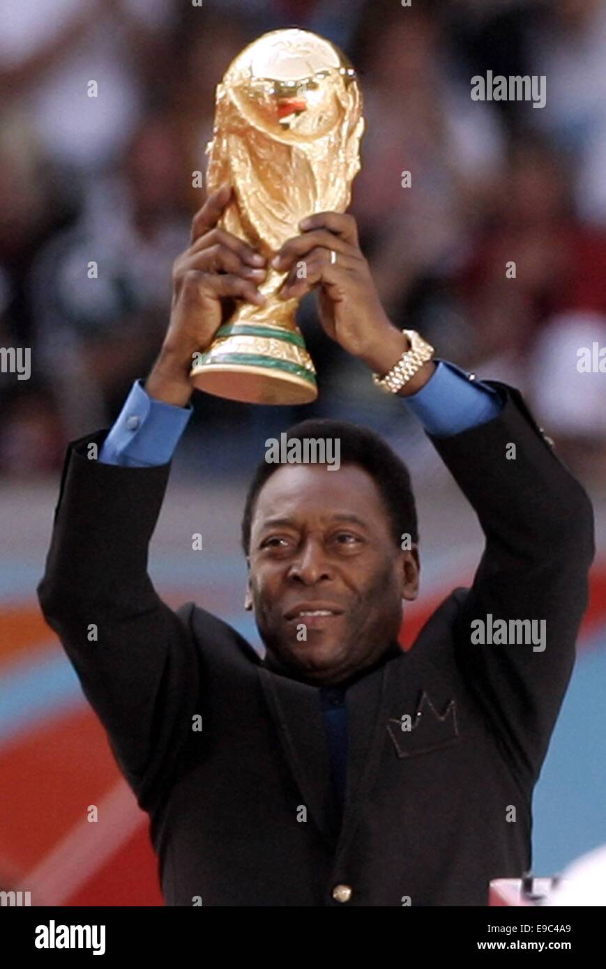 09.06.2006 Pele (Brasil) lifts up the Jules Rimet Cup (World Cup Trophy) Stock Photo