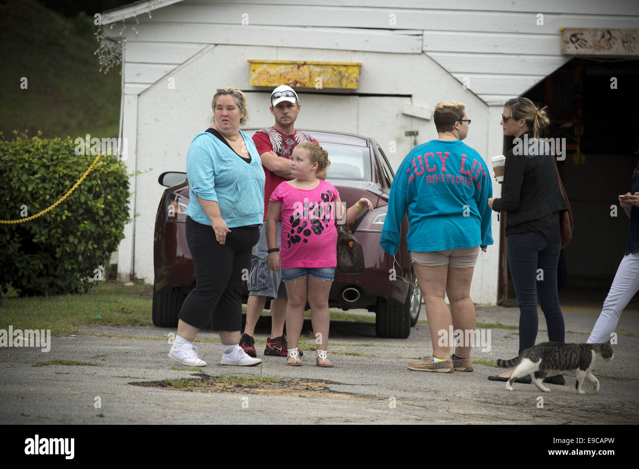 Mcintyre, GA, USA. 23rd Sep, 2014. Honey Boo Boo with mother June and