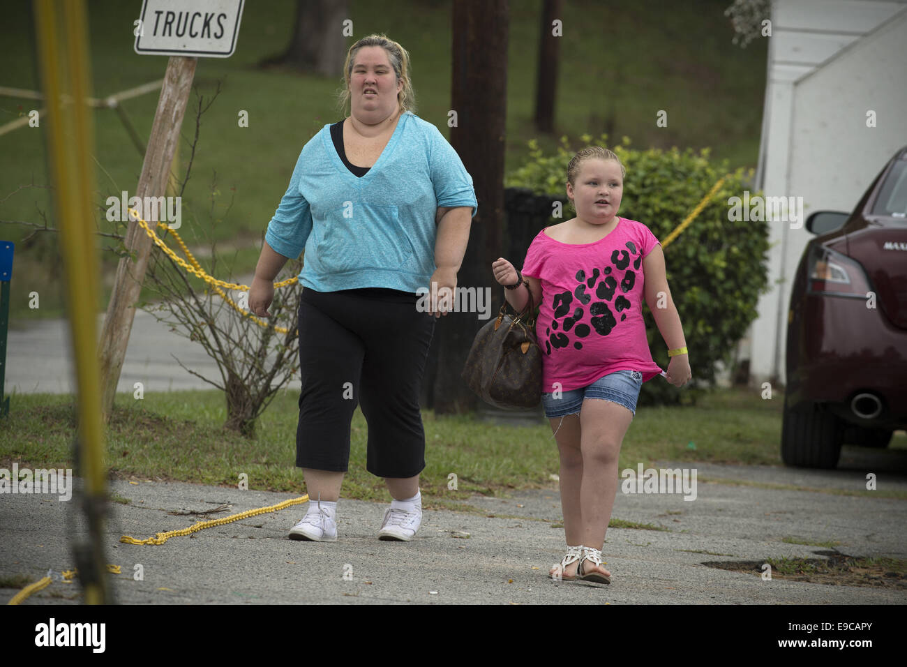 Mcintyre, GA, USA. 23rd Sep, 2014. Honey Boo Boo with mother June and production staff at home