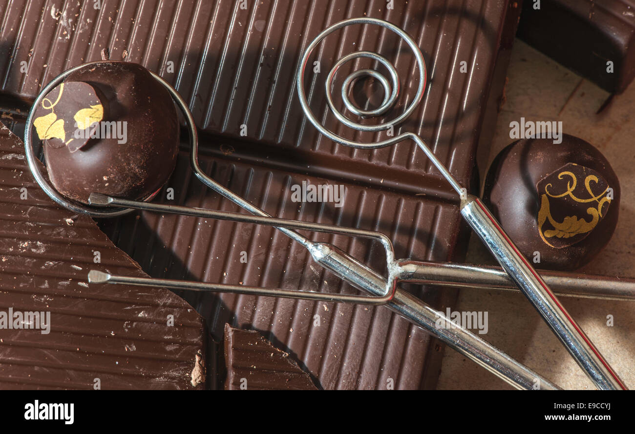 Tools for making chocolates. Chocolate bar Stock Photo Alamy