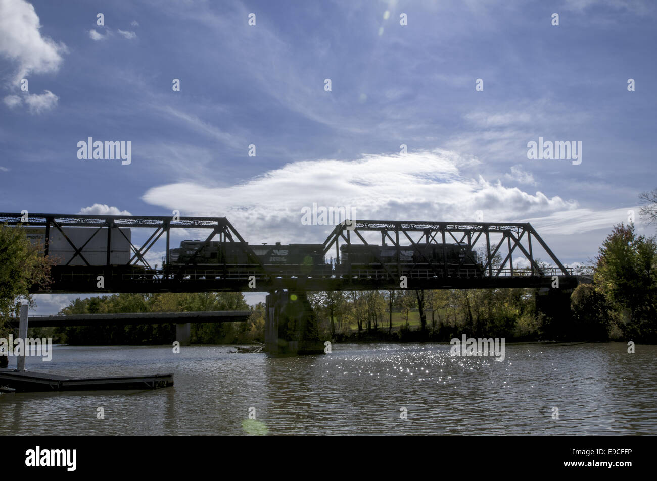 Steel trestle train bridge hi-res stock photography and images - Alamy