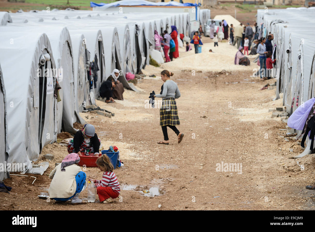 TURKEY, Suruc,10 km away from syrian border and from IS Islamic state besieged town Kobani, syrian refugees from Kobane in camp Stock Photo