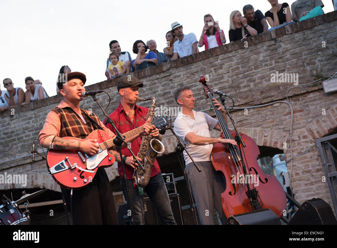 Rusty Pinto, E Guitar, Foro Amnonario, Rocca Roveresca, Summer Jamboree 2014, Senigallia, Italy Stock Photo