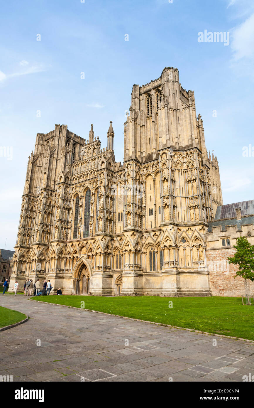 West facade entrance cathedral hi-res stock photography and images - Alamy