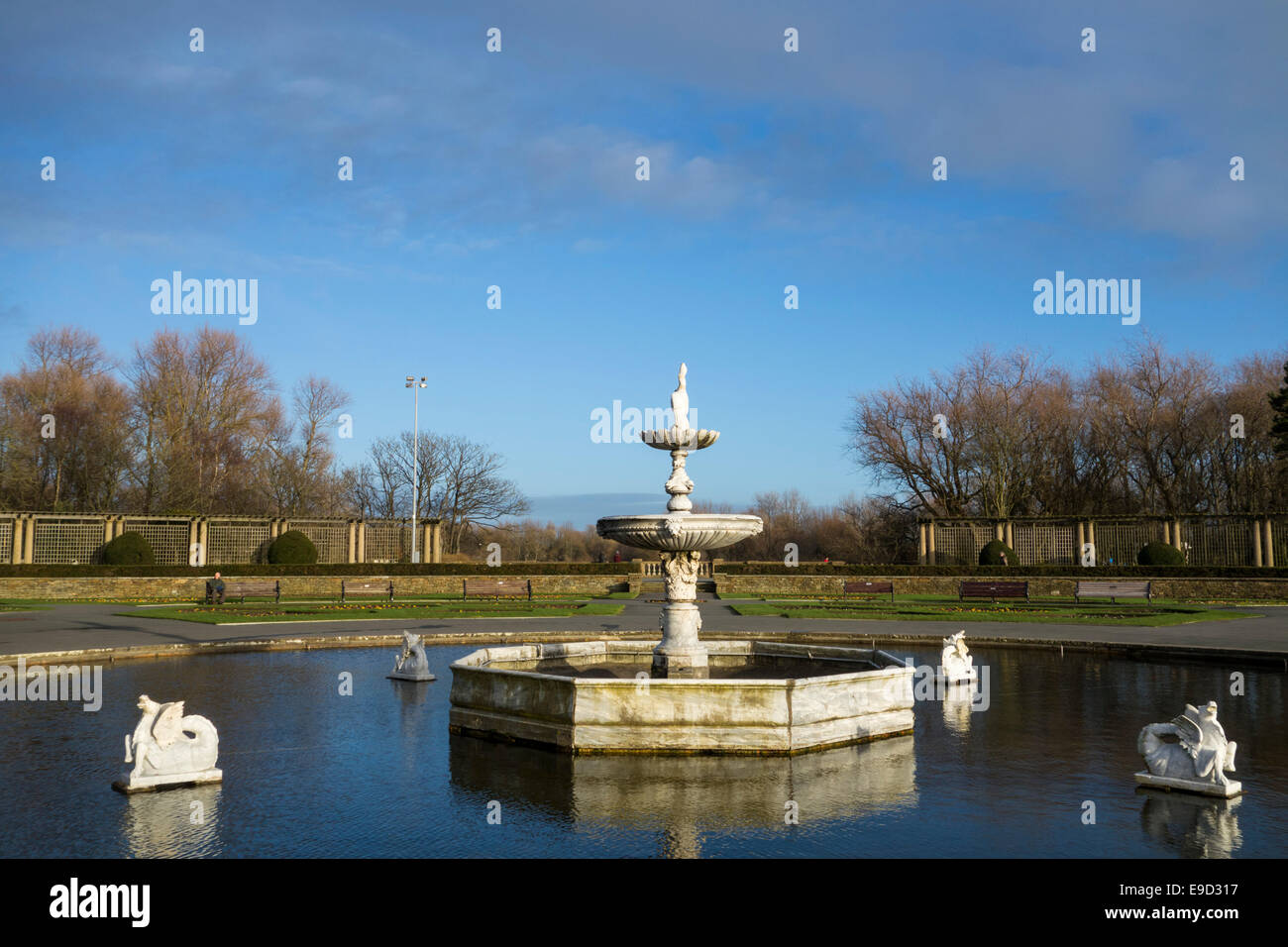 Fountain in Italian Gardens of Stanley Park, Blackpool Stock Photo Alamy