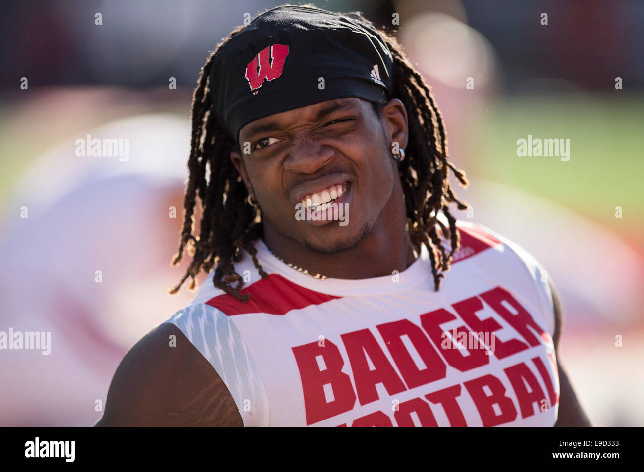 Madison, WI, USA. 25th Oct, 2014. Wisconsin Badgers running back Melvin Gordon #25 gets ready to take on the Maryland Terrapins at Camp Randall Stadium in Madison, WI. John Fisher/CSM/Alamy Live News Stock Photo