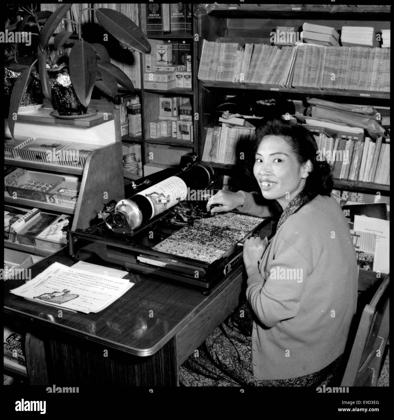 Typist with Chinese typewriter 41622 10984346766 o Stock Photo Alamy