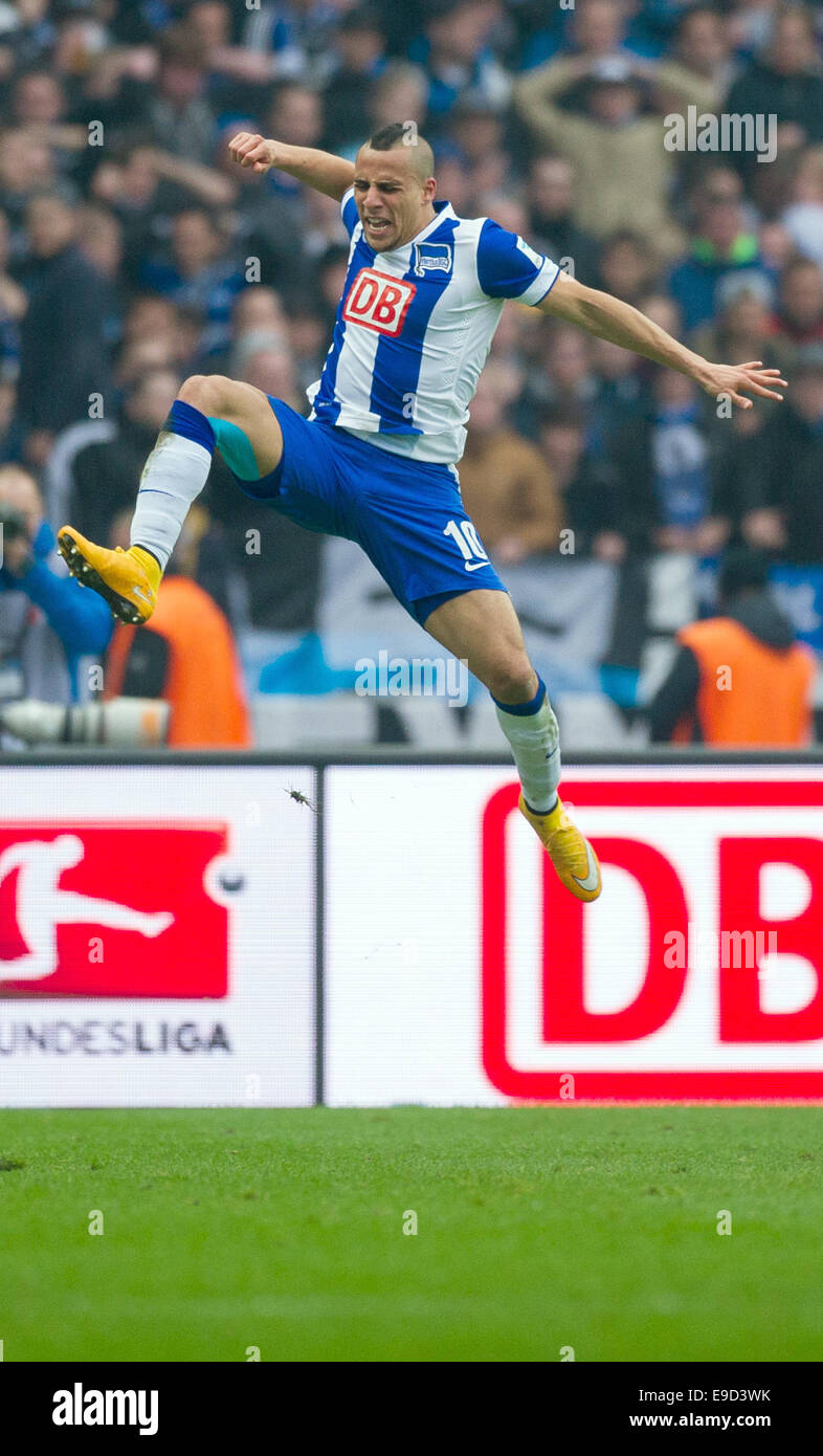 Berlin, Germany. 25th Oct, 2014. Berlin's Aenis Ben-Hatira celebrates his 1-0 goal at the German Bundesliga game between Hertha BSC and HSV Hamburg at the Olympic Stadium in Berlin, Germany, 25 October 2014. Photo: LUKAS SCHULZE/dpa/Alamy Live News Stock Photo