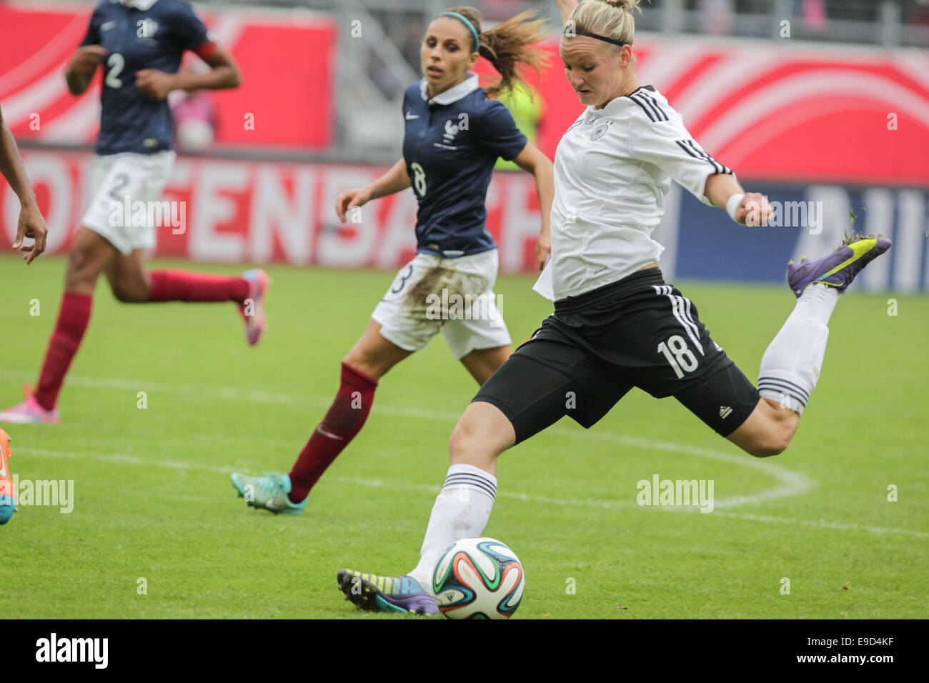 Offenbach, Germany. 25th Oct, 2014. Germany's Alexandra Popp in action during the women's soccer international match between Germany and France in Offenbach, Germany, 25 October 2014. Photo: FRANK RUMPENHORST/dpa/Alamy Live News Stock Photo
