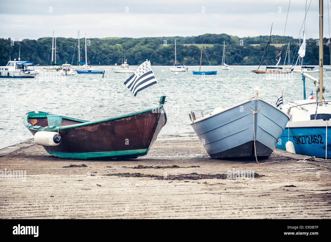 Two tourist boats cross hi-res stock photography and images - Alamy