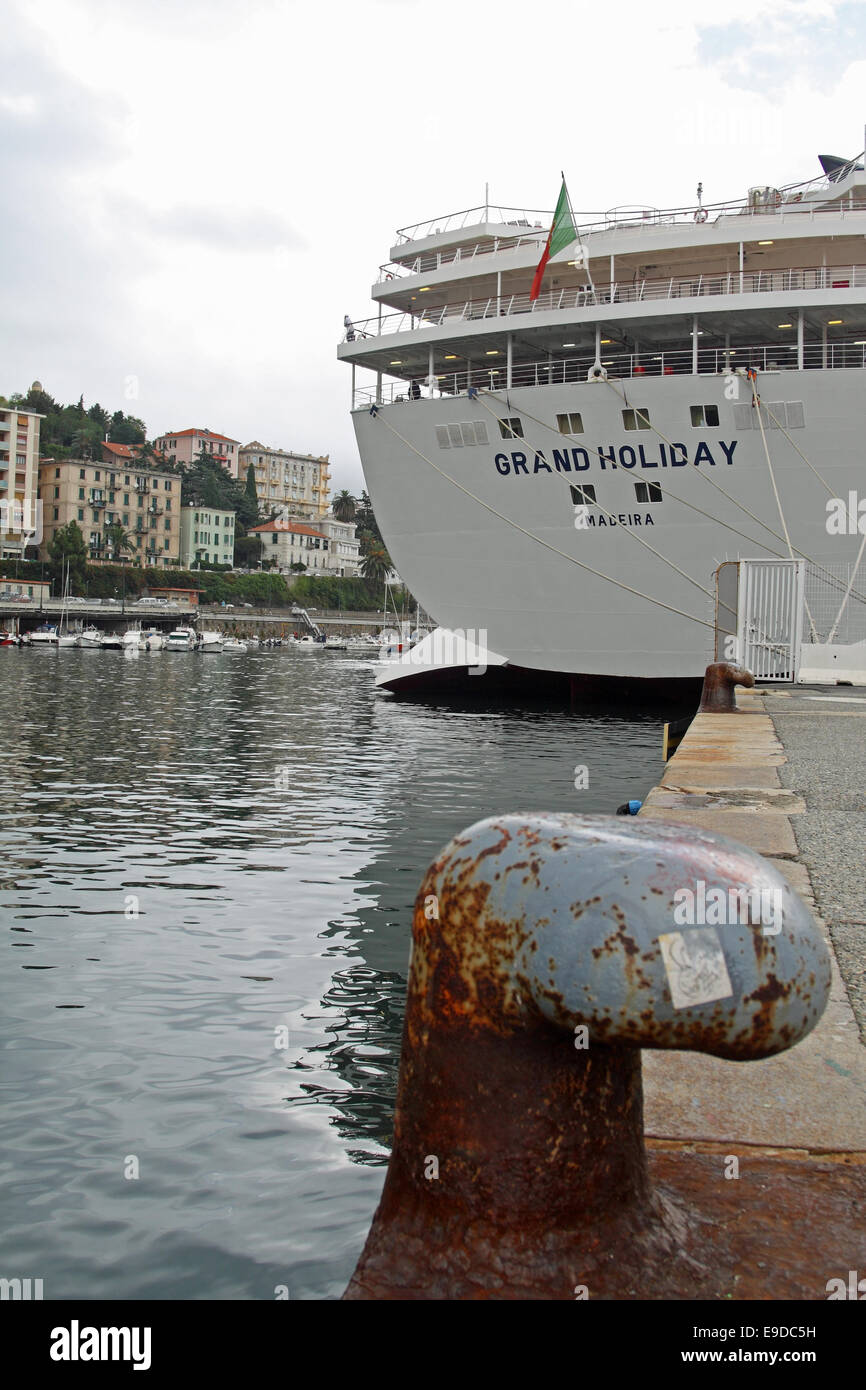 Savona docks hi-res stock photography and images - Alamy