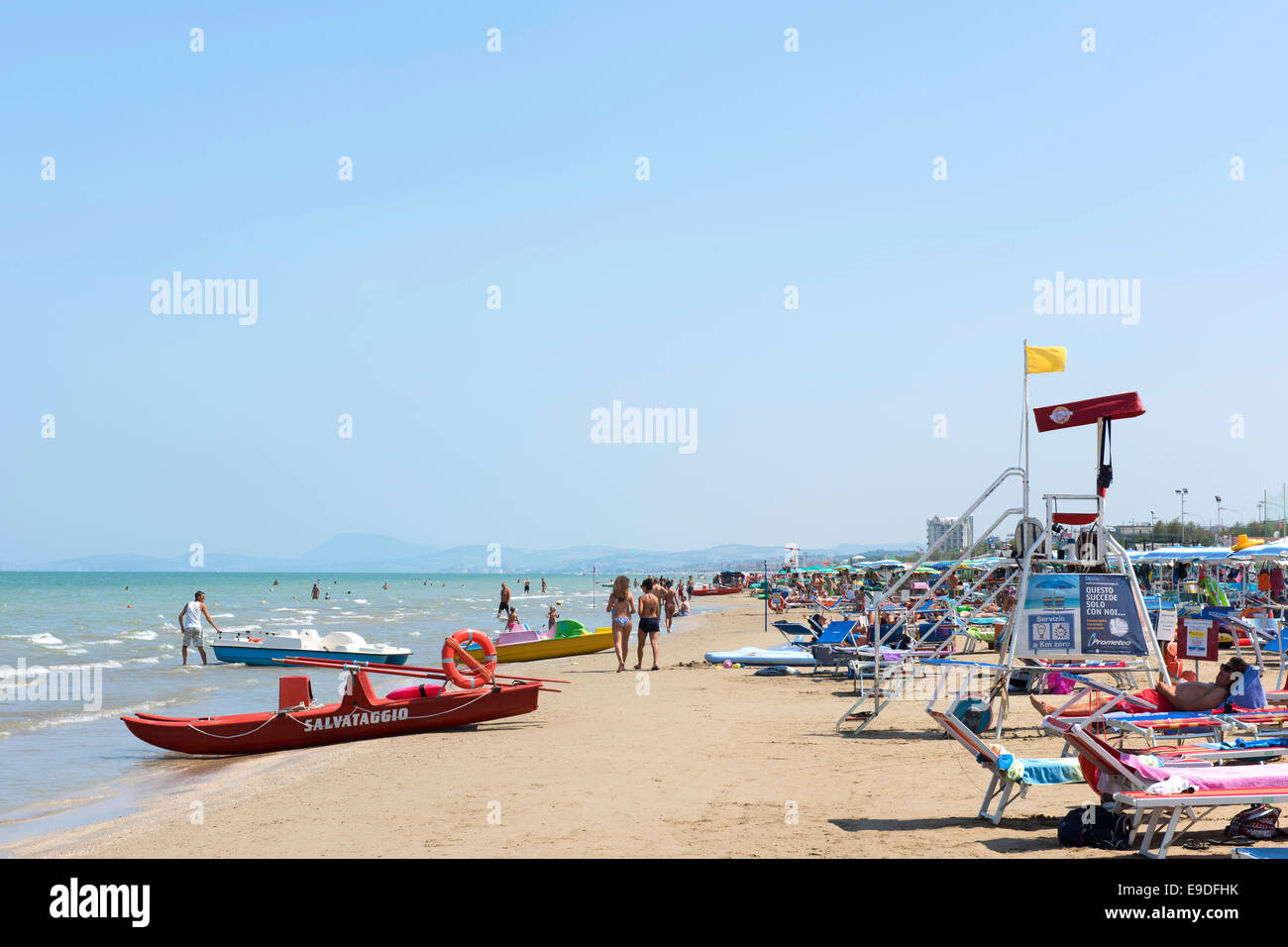 Beach, People, Parasol, Deck chairs, pool attendant, Salvataggio, Water