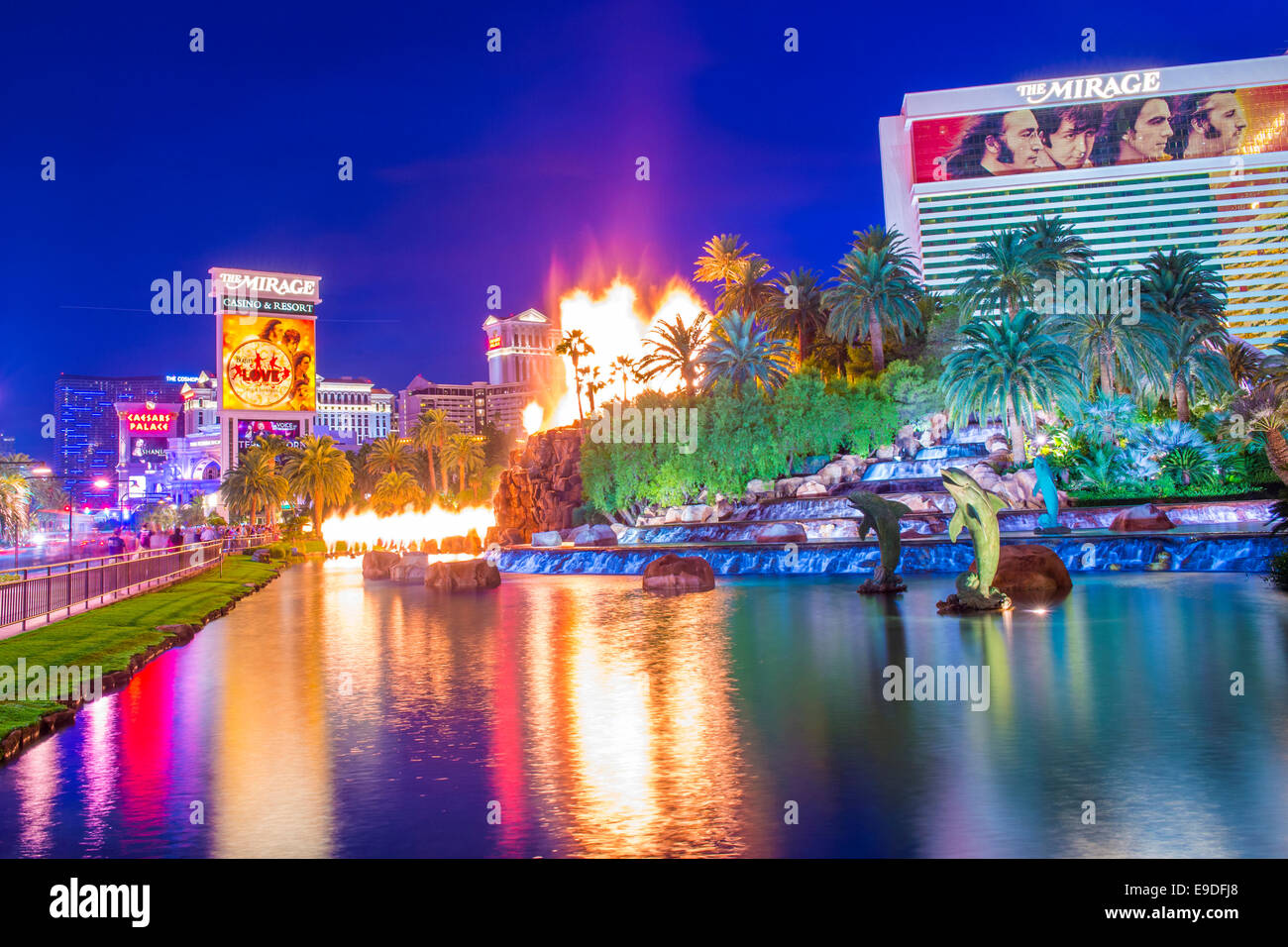 The Mirage Hotel artificial Volcano Eruption show in Las Vegas Stock Photo  - Alamy