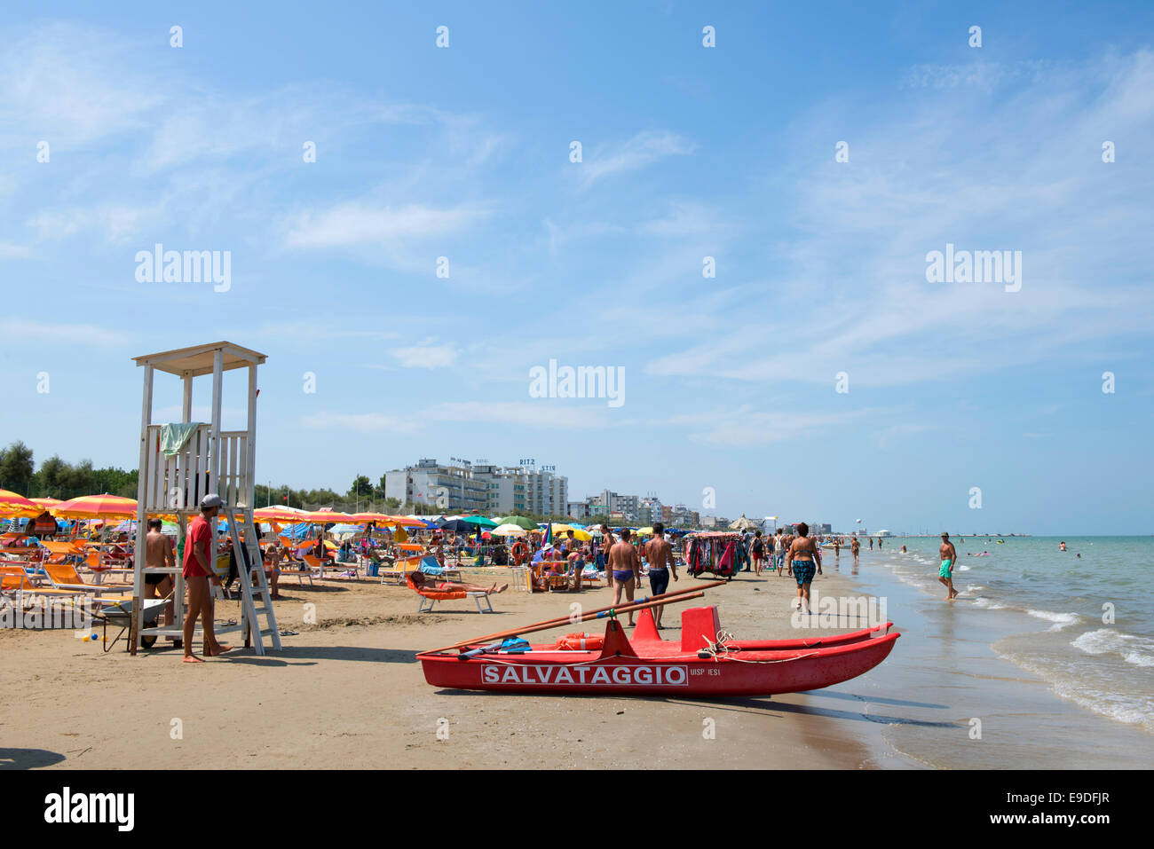 Beach, People, Parasol, Deck chairs, pool attendant, Salvataggio, Water