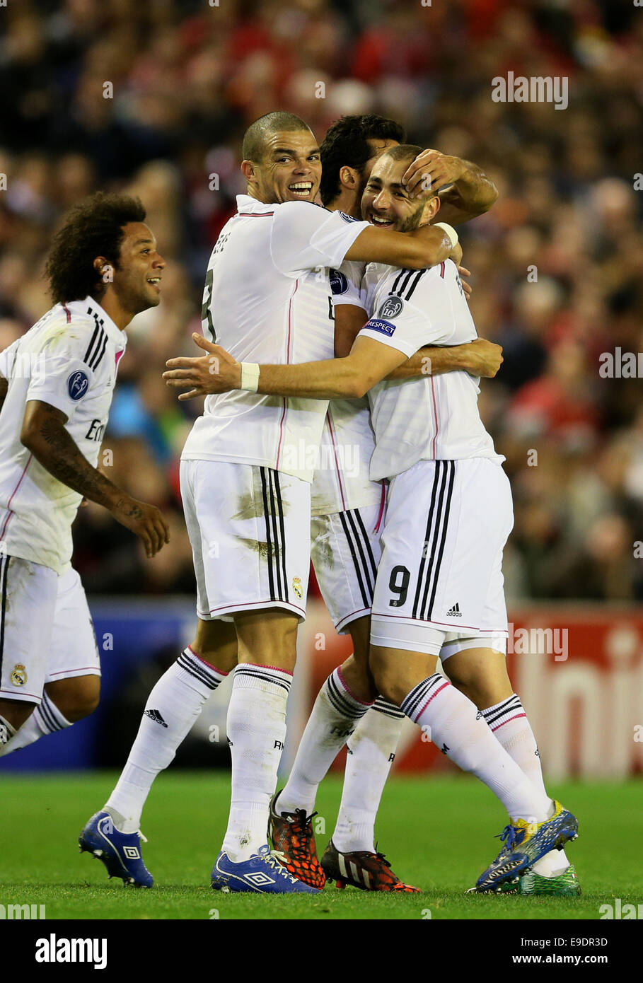 Karim benzema goal hi-res stock photography and images - Page 12 - Alamy, image size:909x1390