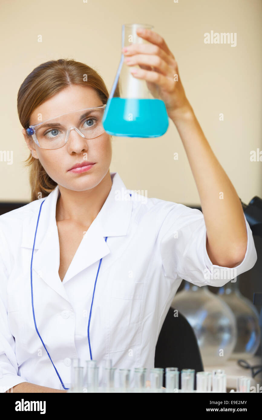 Scientist lab chemistry hires stock photography and images Alamy