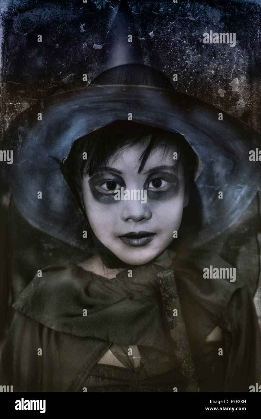 Witches costume hires stock photography and images Alamy