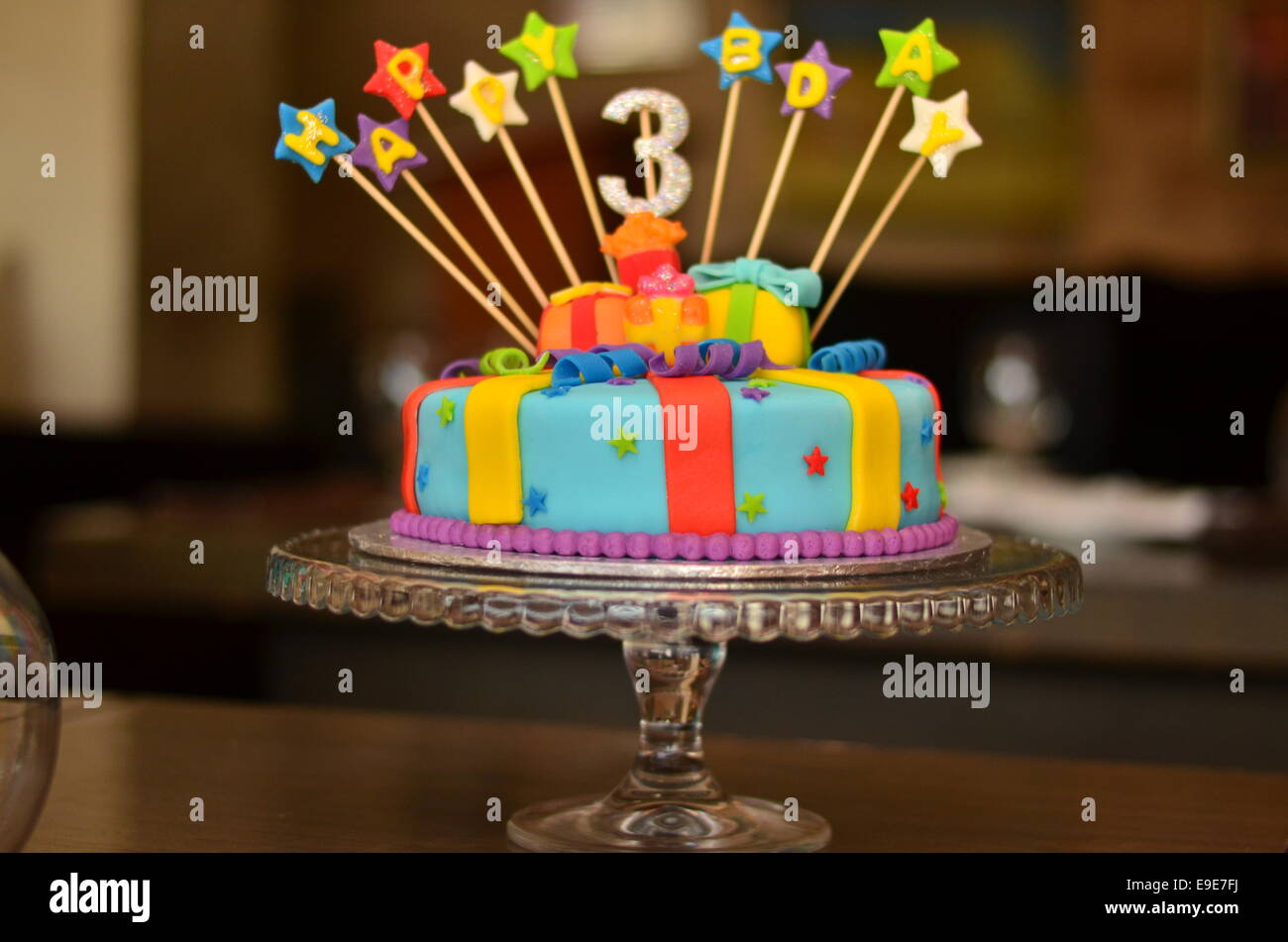 Cutting the birthday cake! Stock Photo Alamy