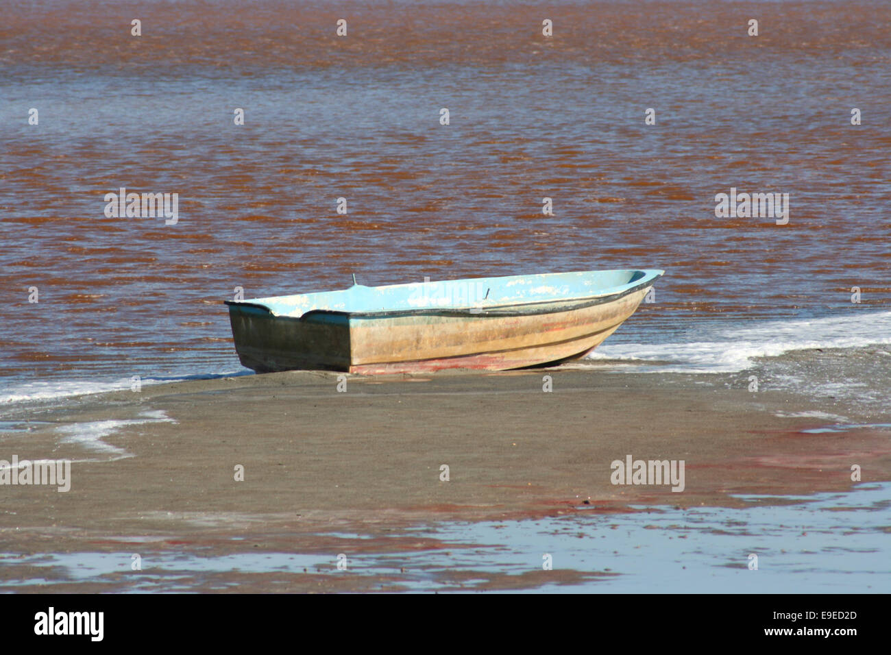 Pink Rowboat Pink rowboat hi-res stock photography and images - Alamy