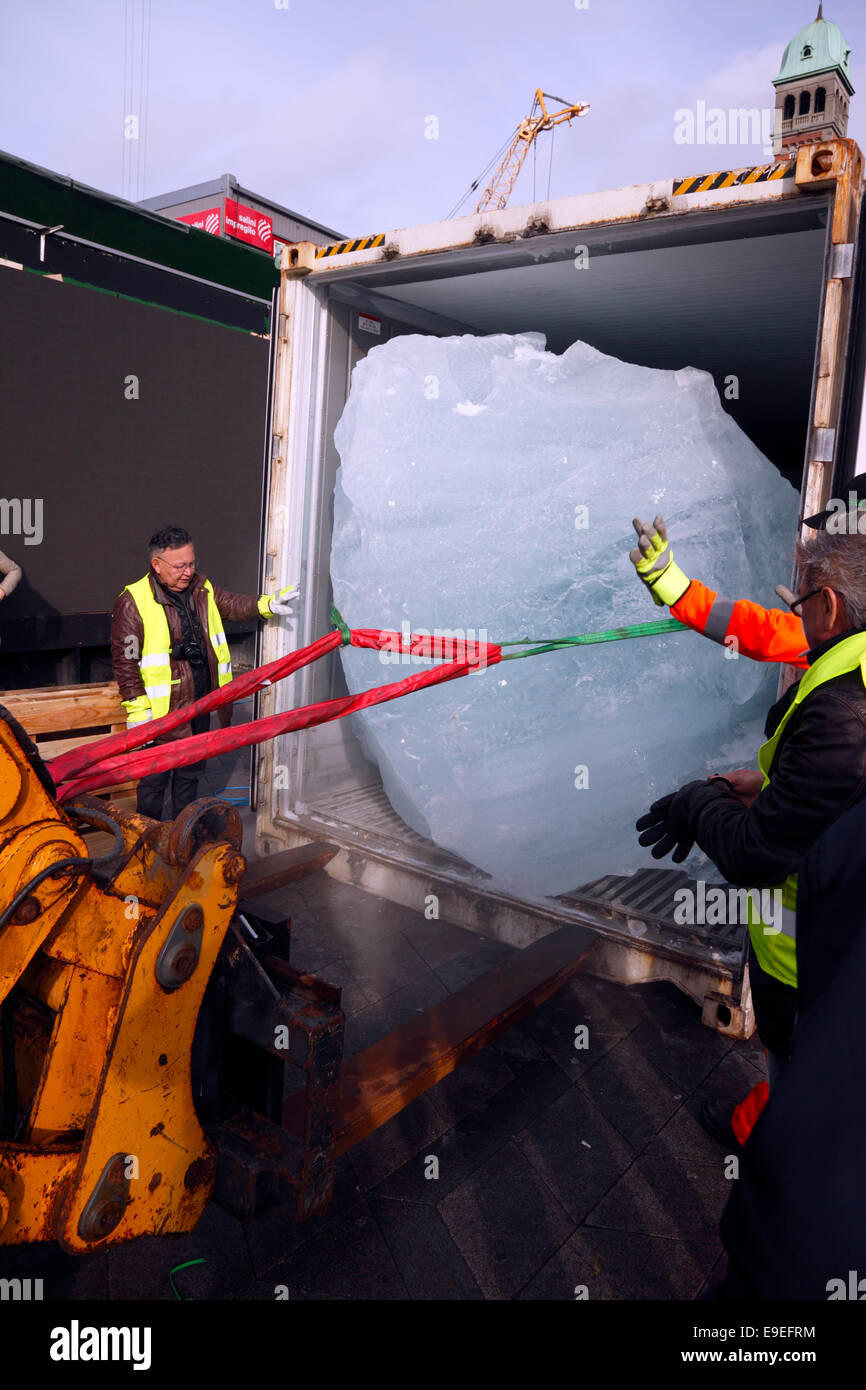 Copenhagen, Denmark. 26th Oct. 2014. The public art piece Ice Watch at ...