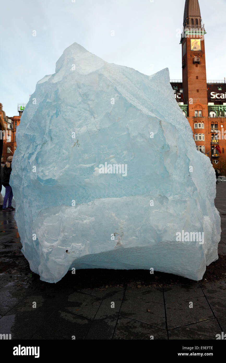 Copenhagen, Denmark. 26th Oct. 2014. The public art piece Ice Watch at the City Hall by Danish-Icelandic artist Olafur Eliasson and geologist Minik Rosing. 100 tons of inland ice transported from Nuup Kangerlua Fiord, Nuuk, Greenland, to Copenhagen in refrigerated containers. The melting of the twelve large ice blocks formed as a clock serves as a climate warming wake-up call: 100 tons of inland ice melt every 100th of a second. The event marks the publication of the Fifth Assessment Report of the UN Intergovernmental Panel on Climate Change meeting 27-31 Oct. in Copenhagen. Stock Photo