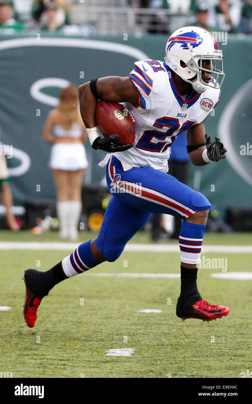 October 26, 2014: Buffalo Bills cornerback Leodis McKelvin (21) runs back the kick during the NFL game between the Buffalo Bills and the New York Jets at MetLife Stadium in East Rutherford, New Jersey. The Bills won 43-23. (Christopher Szagola/Cal Sport Media) Stock Photo