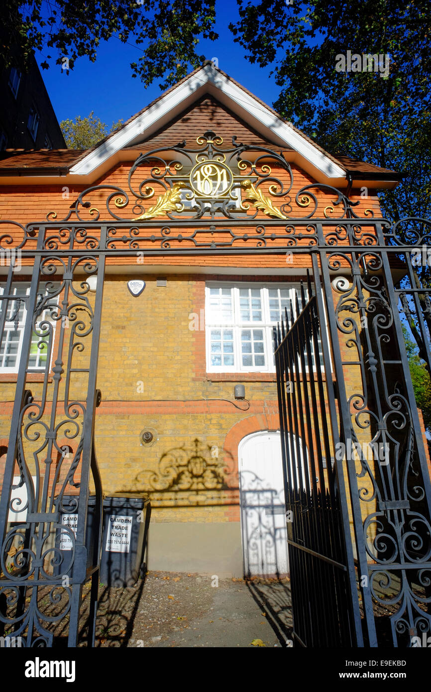 Victorian gate house hires stock photography and images Alamy