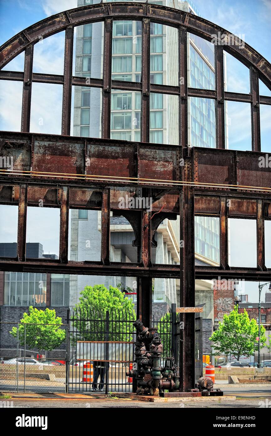 Pier Face A pier facade, Hudson river water front Stock Photo - Alamy
