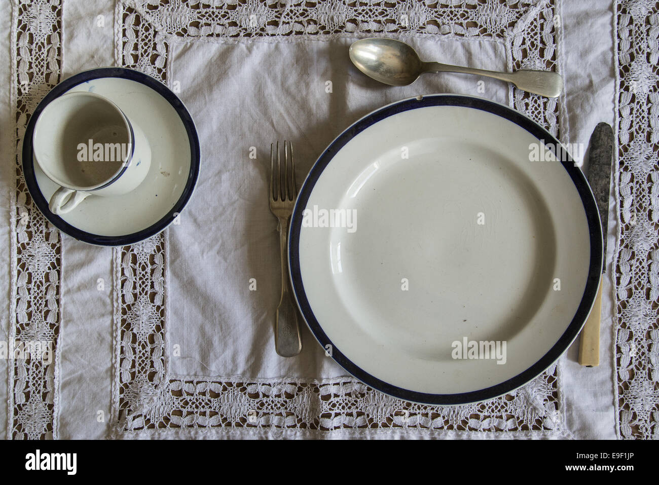 18th Century tableware place setting Stock Photo Alamy