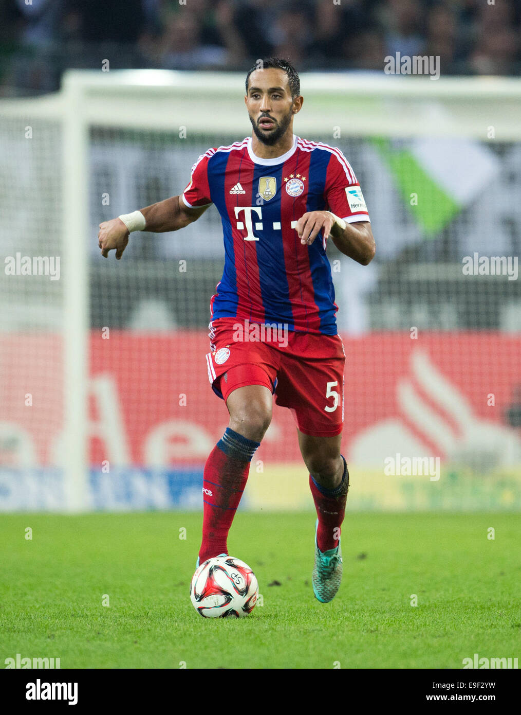 Moenchengladbach, Germany. 26th Oct, 2014. Bayern's Medhi Benatia with the ball during the German Bundesliga match between Borussia Moenchengladbach and FC Bayern Munich in Borussia Park in Moenchengladbach, Germany, 26 October 2014. Credit:  dpa picture alliance/Alamy Live News Stock Photo
