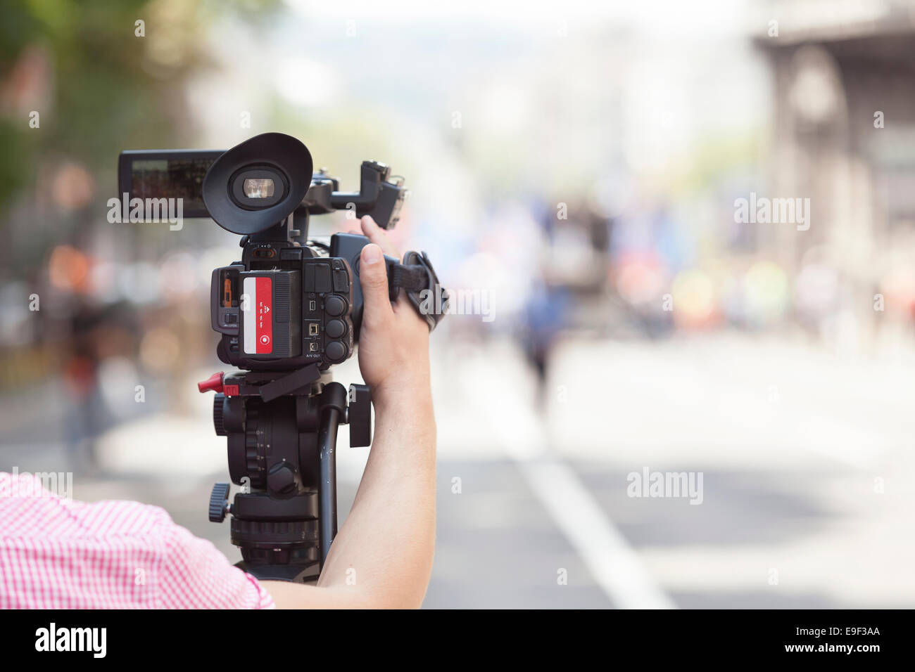 Camerman video camera people hand hi-res stock photography and images ...