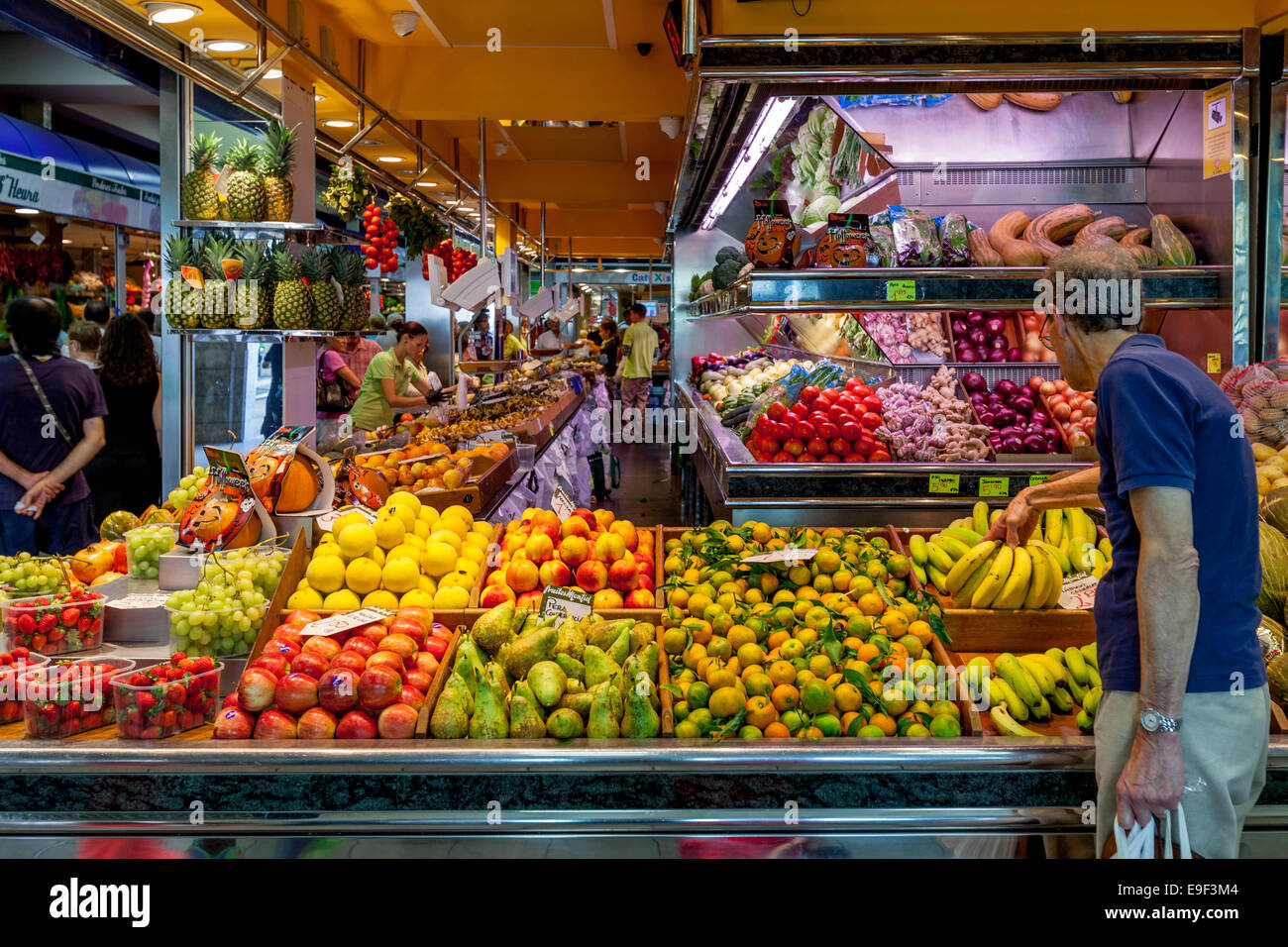 Man Buying Fruit & Vegetables, Mercat De L'Olivar, Palma de Mallorca, Spain Stock Photo