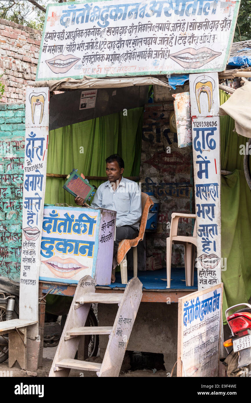 Dentist. Fatehpur Sikri, Uttar Pradesh, India Stock Photo
