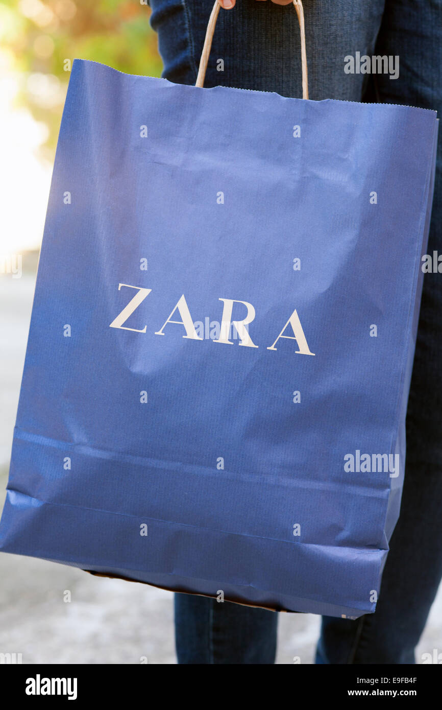 Zara shopping bag hi-res stock photography and images - Alamy