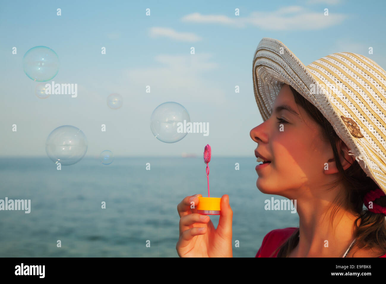 Summer Cheerful Teen Girl Hi res Stock Photography And Images Alamy summer-cheerful-teen-girl-hi-res-stock-photography-and-images-alamy